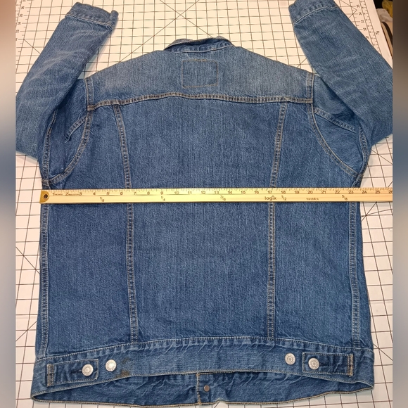 Levi's denim jacket, Y2K, Large, Blue, Great Condition-1 small stain on low back - Picture 3 of 4